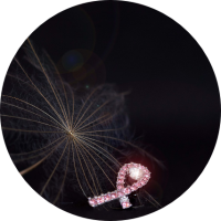 Symbolbild Brustkrebs und Zusammenhang mit Deodorants versus Naturkosmetik Deo Yummy Pits